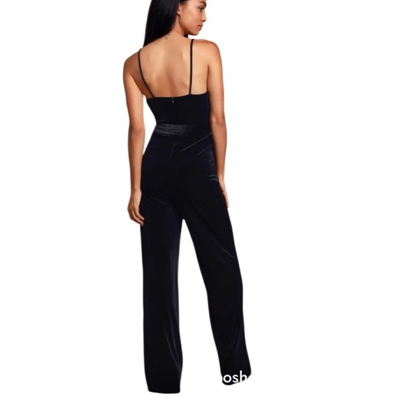 Lulu’s Kylinna Velvet Jumpsuit Inseam 30 - Picture 2 of 8